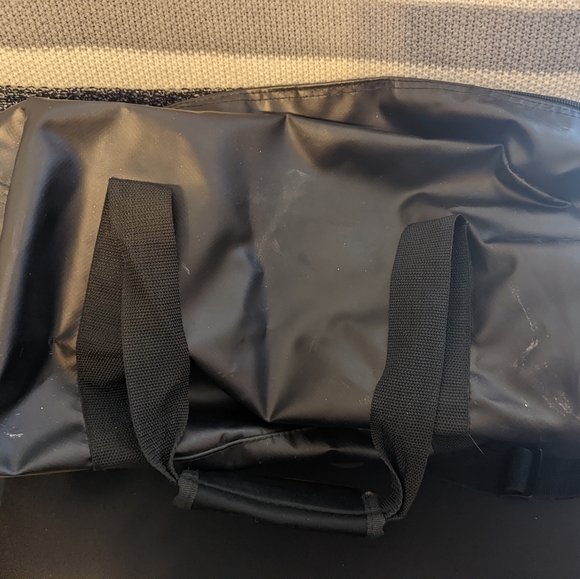 Black duffel - Picture 5 of 8